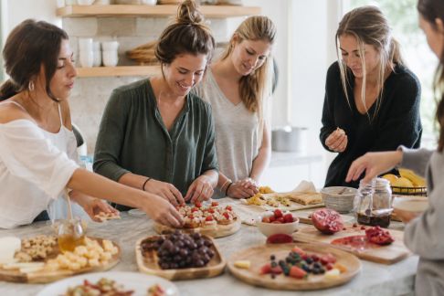 Idées d'activités gourmandes : dégustations et ateliers culinaires pour EVJF