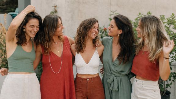 Tenues pour EVJF : conseils pour harmoniser les styles du groupe