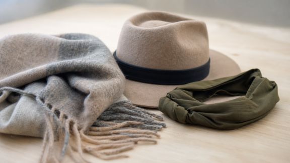 Écharpes, chapeaux ou serre-têtes : bien choisir selon le programme