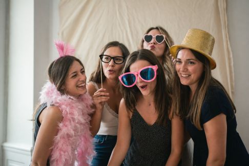 Photobooth EVJF : idées originales pour animer la séance photo