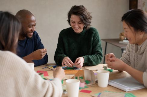 Team building créatif : ateliers ludiques pour renforcer les liens du groupe
