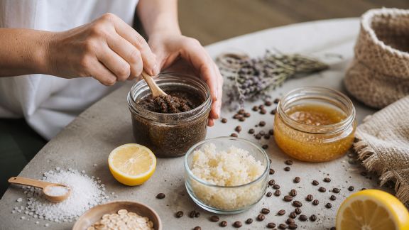 DIY spa chez soi : recettes simples de gommages à tester en EVJF