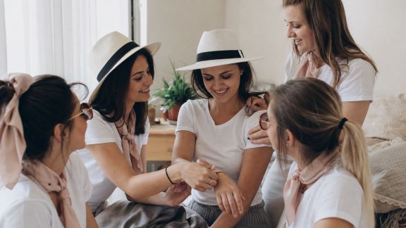 Tenues et accessoires à thématique : réussir la cohérence de son EVJF